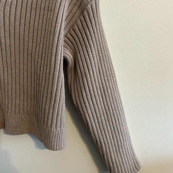 Abercrombie & Fitch Taupe Ribbed V-Neck Sweater - Picture 3 of 4